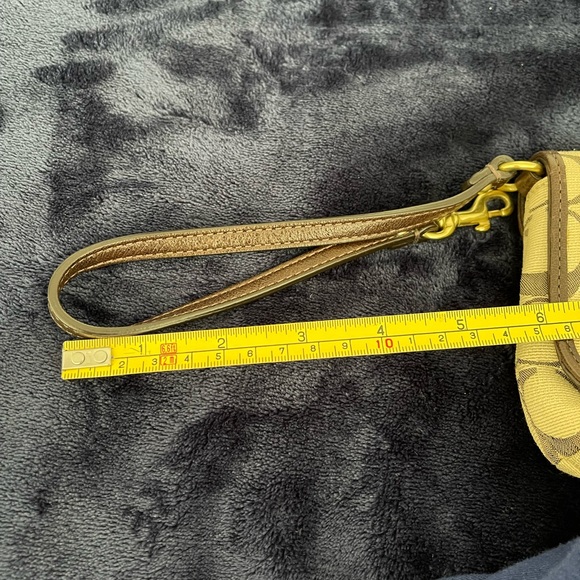 Coach wristlet - beige canvas, pink inside and brown leather detail - Picture 9 of 9